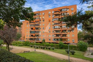 Etagenwohnung in Las Conejeras-Eparragal. Oportunidad piso con terraza  en coslada en zona valleaguado
