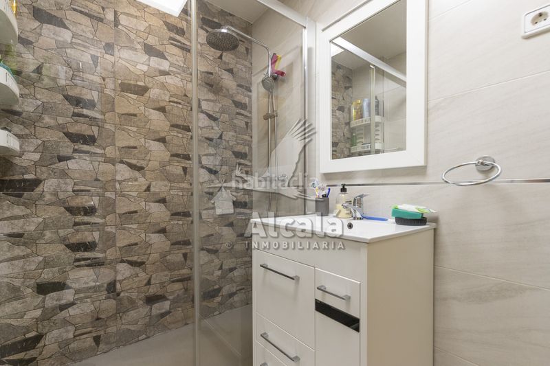 Foto c3d44b3b-1b16-4fe3-b258-b645e73dff29. Piso oportunidad piso con terraza en zona valleaguado en Coslada