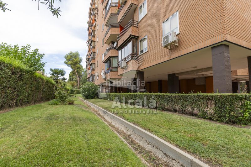 Foto cec9d6de-20c8-4cc9-afc6-a314f906f9ec. Piso oportunidad piso con terraza en zona valleaguado en Coslada