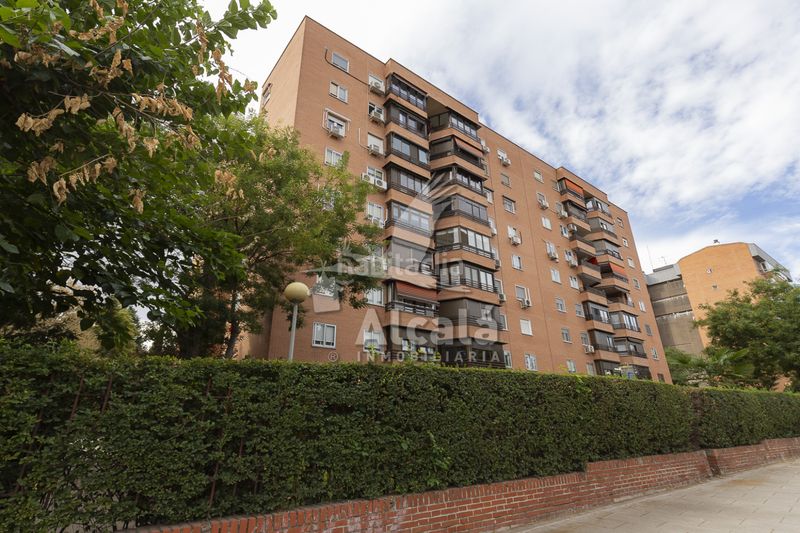 Foto f48038e8-de0d-45f6-a933-91504073c401. Piso oportunidad piso con terraza en zona valleaguado en Coslada