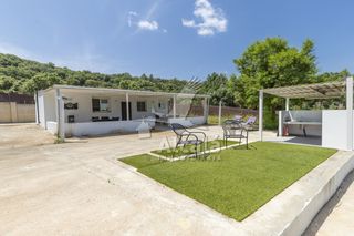 House in Hontoba. Chalet independiente en planta para entrar a vivir