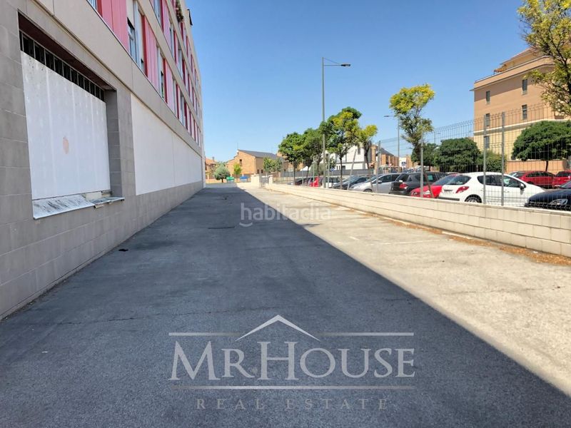 Foto dd61eb9a-0810-40f3-b64c-0c39b81b3368. Rent business premise in Parla este Parla