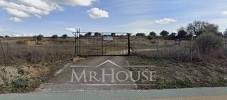 Rural plot in Yeles