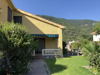 Casa aparellada  Urbanizacin pradollano i. Vive la mejor versin del valle del titar en este chalet paread