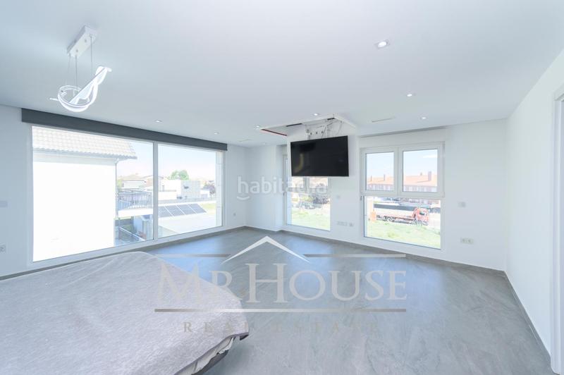 Foto 5f7dc2bf-16bb-4588-8f7b-7932490a284e. Casa amb calefacció aparcament piscina a Torrejón de la Calzada