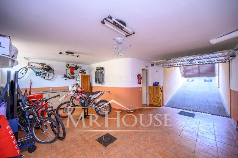 Foto 0348092a-1933-4e31-adbd-ba62e548ee73. Casa con riscaldamento parcheggio piscina in Reyes Parla