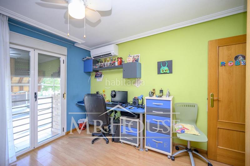 Foto 3ef3da1d-910f-47ab-a988-23b143e01fe5. Casa con riscaldamento parcheggio piscina in Reyes Parla