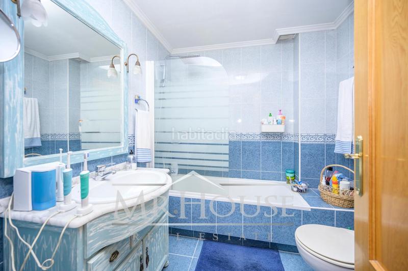 Foto c355c958-96d5-4b94-9027-bb83c1fe4323. Casa con riscaldamento parcheggio piscina in Reyes Parla