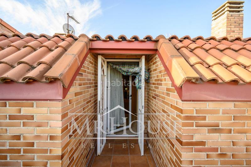 Foto e4e31a95-3db4-4176-9ef4-d0fc614ada8e. Casa con riscaldamento parcheggio piscina in Reyes Parla