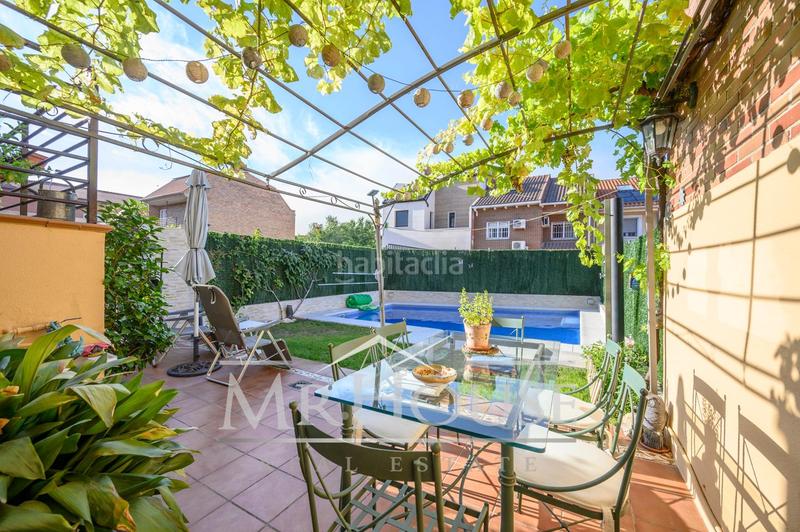 Foto 0b9597f7-c87c-436d-9752-2704fd4dc503. Haus mit heizung parking pool in Reyes Parla