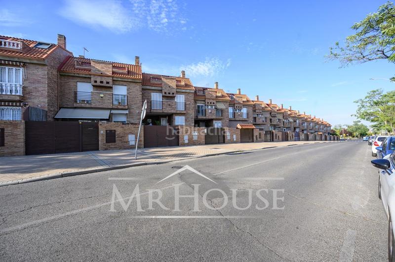 Foto 1f6472bd-9f51-4f1b-8eda-18c8eaa7ac84. Haus mit heizung parking pool in Reyes Parla