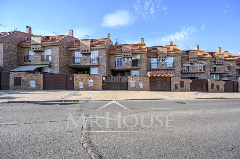 Foto bb85e3ae-6fa2-406e-ac13-fd31c11187d6. Haus mit heizung parking pool in Reyes Parla