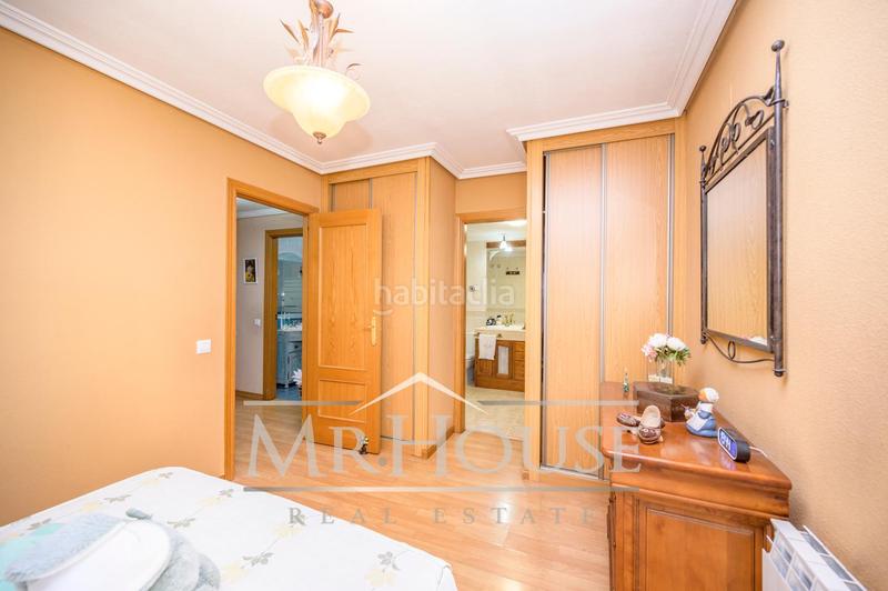 Foto 02c76c0e-04ce-4da5-881b-d3a39587d10b. House with heating parking pool in Reyes Parla