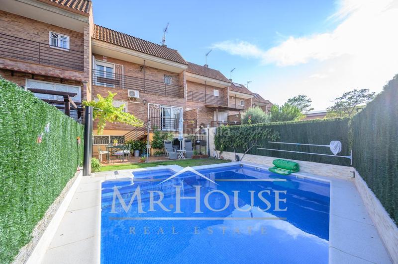 Foto 64940d63-1d3a-4953-92b8-caa6d1e54abf. House with heating parking pool in Reyes Parla