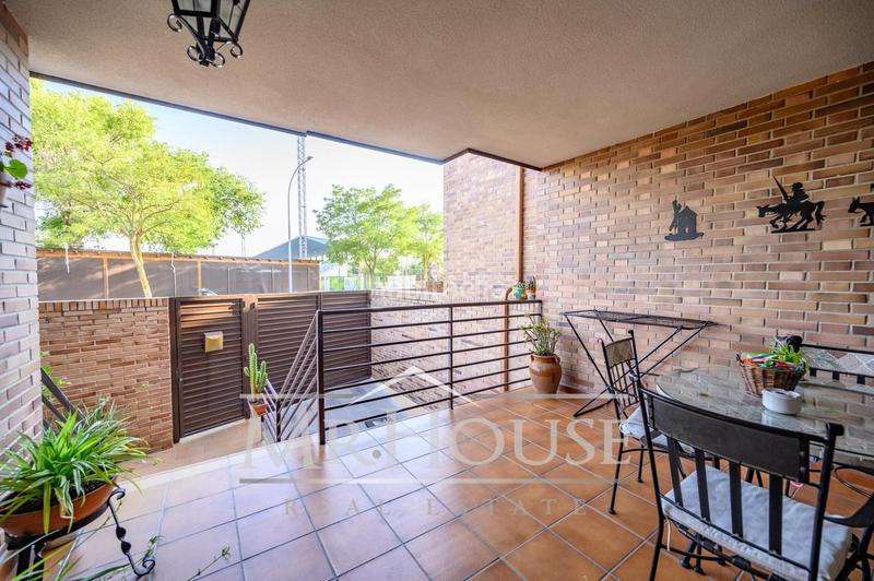 Foto 77311bab-efff-4726-8e47-3584f449ec8c. House with heating parking pool in Reyes Parla