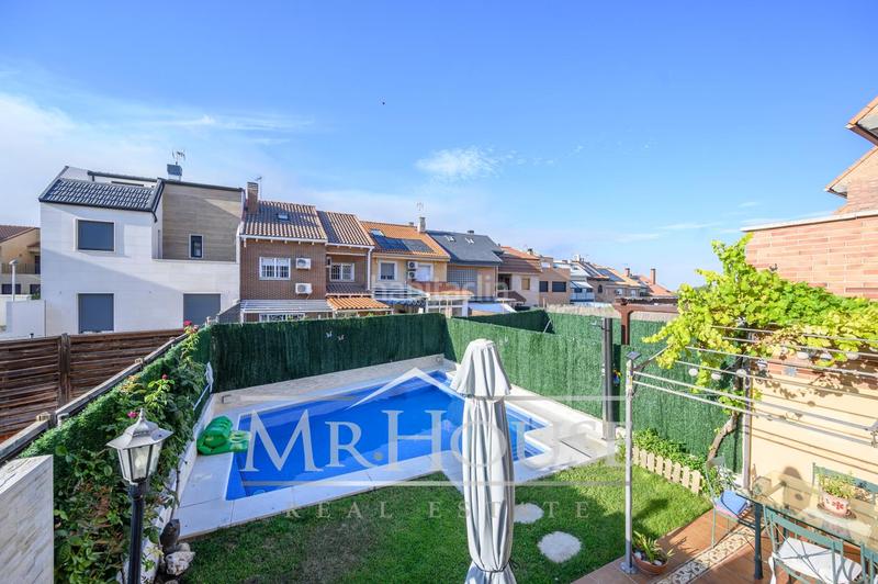 Foto 9be85770-c75c-4ade-bf5e-d65dc31bec96. House with heating parking pool in Reyes Parla