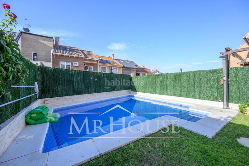 Foto c15858bc-3b95-4255-83f1-fe0d695e5bf8. House with heating parking pool in Reyes Parla