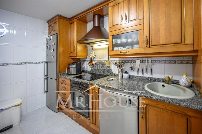 Foto c2d4c3cb-5427-4d1a-a03d-a20e36c33dcb. House with heating parking pool in Reyes Parla