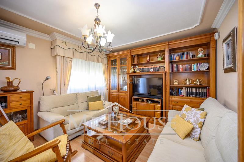 Foto e26b86cb-d09d-4c3c-b219-48f609398de2. House with heating parking pool in Reyes Parla