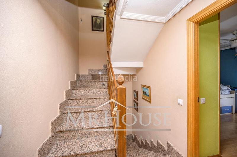 Foto ec254bee-b417-4c37-86c1-54fa3576c714. House with heating parking pool in Reyes Parla