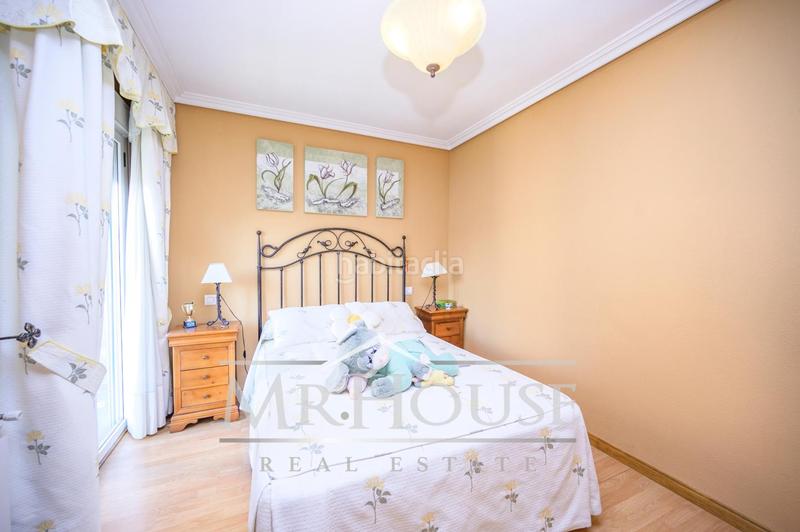 Foto fe24c596-0908-438e-8180-f9d51c4c49d7. House with heating parking pool in Reyes Parla