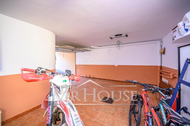 Foto 5b26299b-7dc1-43e9-adc9-43fa73e62c84. Maison avec chauffage parking piscine dans Reyes Parla