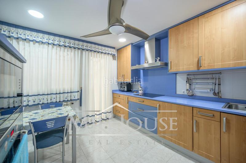 Foto cc2c95cb-a2db-4a7a-a01b-c5f087592936. Casa adosada en Fuentebella-San Fermín-El Leguario Parla