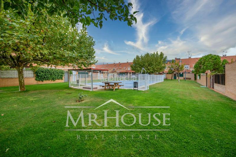 Foto 91b3aaa0-d661-4862-b984-20e36d3c0628. Maison jumelée avec chauffage parking piscine dans Fuentebella-San Fermín-El Leguario Parla