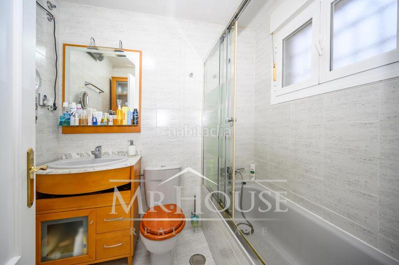 Foto ad856bb1-cfe2-4f29-b544-689d2805f400. Maison jumelée avec chauffage parking piscine dans Fuentebella-San Fermín-El Leguario Parla