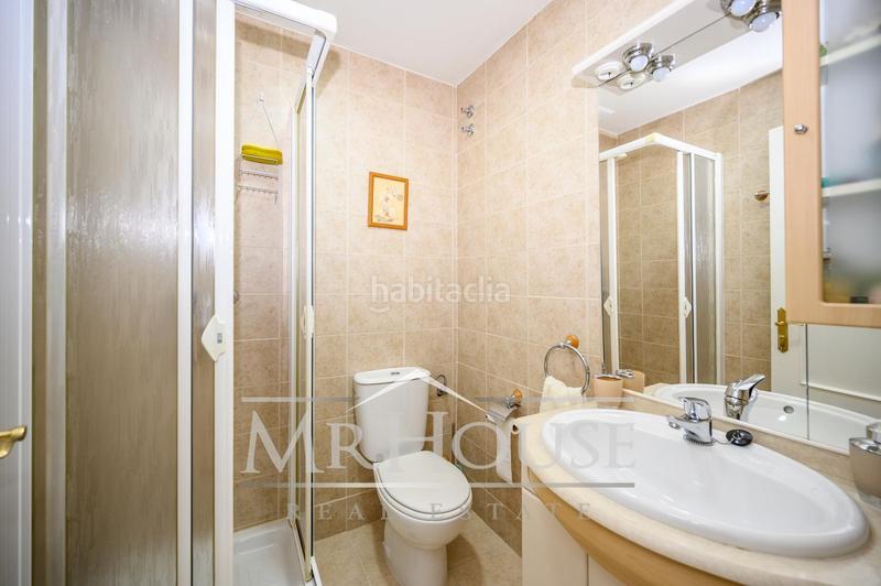 Foto 40a496ca-65f0-473c-9e55-aef889a2fb7b. Reihenhaus mit heizung parking pool in Fuentebella-San Fermín-El Leguario Parla