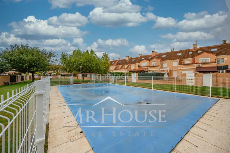 Foto bff77ccd-c9cc-4202-ba63-fe972c3e0753. Reihenhaus mit heizung parking pool in Fuentebella-San Fermín-El Leguario Parla