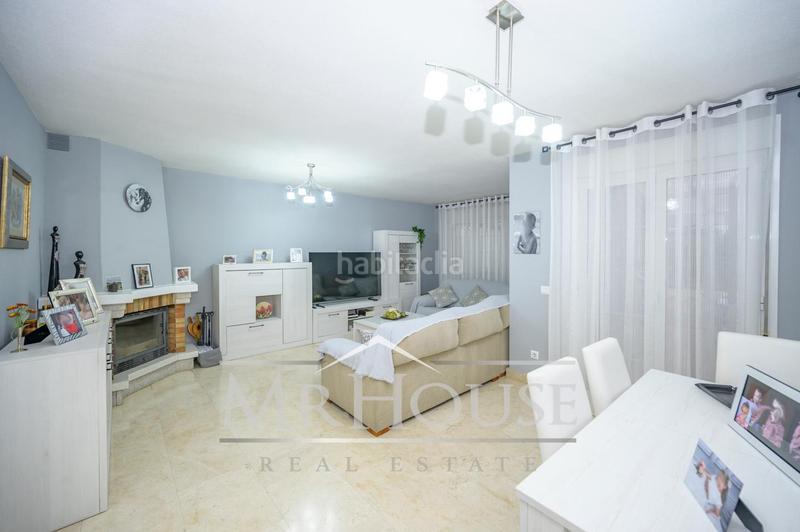 Foto 2b07740f-f0e6-46eb-9c88-172950c5eec0. Semi detached house with heating parking pool in Fuentebella-San Fermín-El Leguario Parla