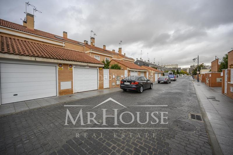 Foto 35e830eb-ec41-451e-9940-069e4d429e26. Semi detached house with heating parking pool in Fuentebella-San Fermín-El Leguario Parla