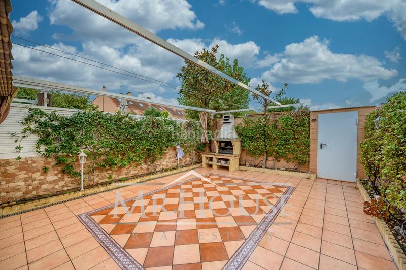 Foto 55ef0ee7-11da-4a27-834f-a609d8233ae1. Semi detached house with heating parking pool in Fuentebella-San Fermín-El Leguario Parla