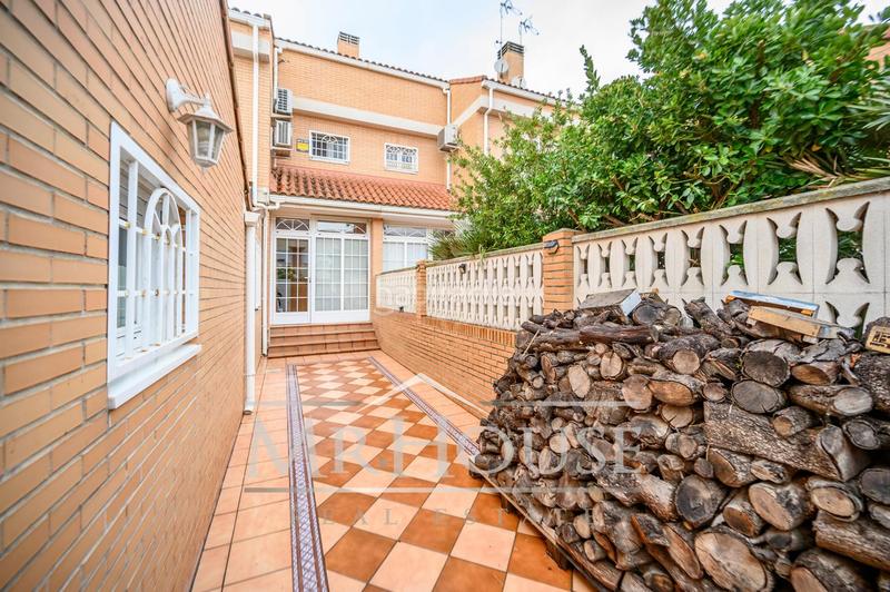 Foto 55f0309d-be86-4a65-8d22-2b5707596732. Semi detached house with heating parking pool in Fuentebella-San Fermín-El Leguario Parla