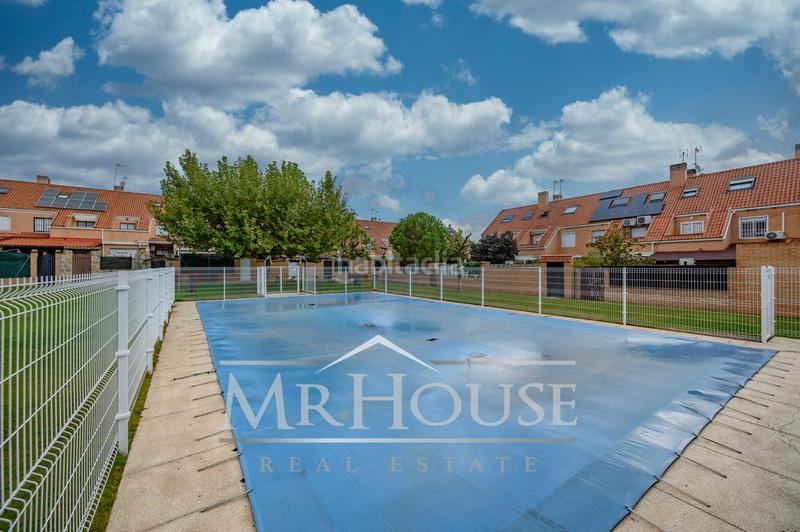 Foto 656f4270-1026-4d3c-98d9-9160d07ba1d0. Semi detached house with heating parking pool in Fuentebella-San Fermín-El Leguario Parla