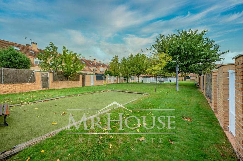 Foto 764eb781-f08b-4675-9faf-89f6bed23eff. Semi detached house with heating parking pool in Fuentebella-San Fermín-El Leguario Parla