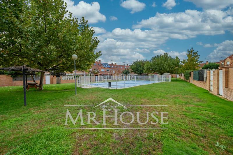 Foto aa83f99e-aac6-4115-b4df-780d90f2ff0c. Semi detached house with heating parking pool in Fuentebella-San Fermín-El Leguario Parla