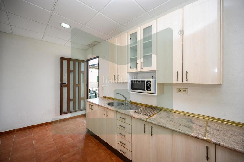 Foto eb286ece-df7a-4e70-a19f-ac9bdb13c6a7. Doppelhaus mit heizung parking in Centro Parla