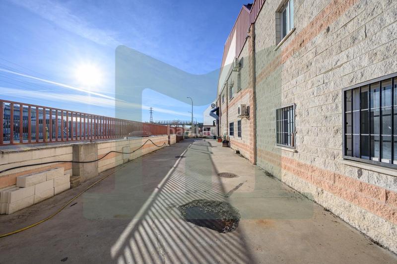 Foto 8d189c63-f52a-4de7-8ce1-8ba63cc247b8. Bâtiment à usage industriel dans Griñón