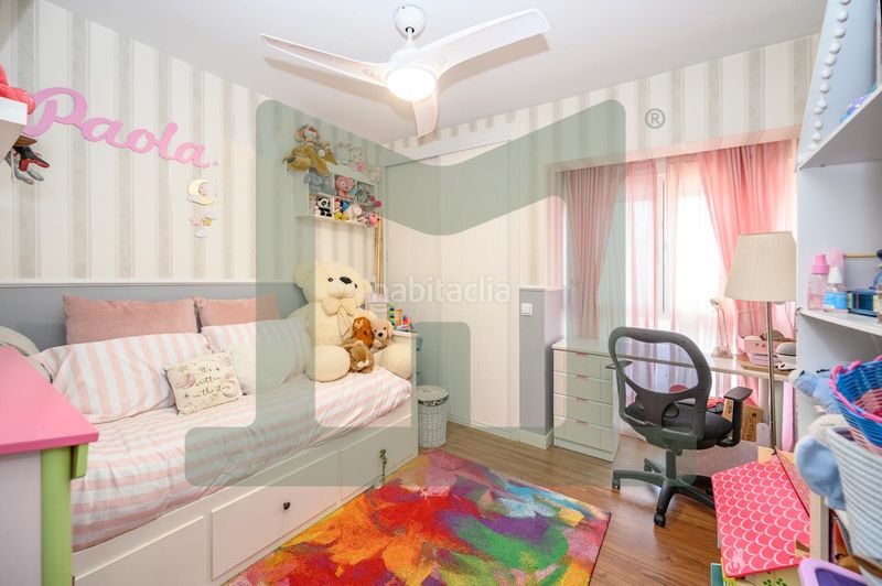 Foto 185376a8-307a-43e6-b540-5976017c860f. Casa aparellada amb calefacció aparcament a Laguna Park Parla