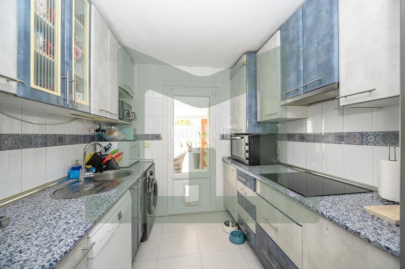 Foto a7780f53-0067-4b3d-928b-14e5b3dff484. Casa aparellada amb calefacció aparcament a Laguna Park Parla