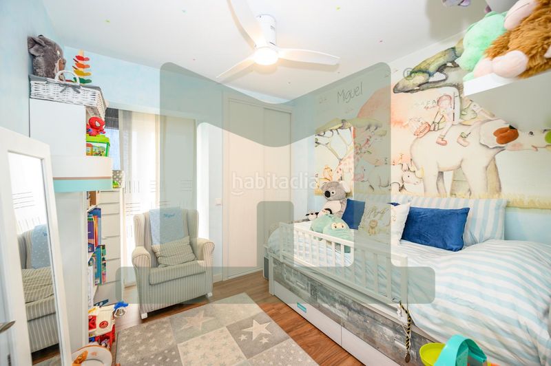 Foto acbc8202-8a0b-4415-8356-e0f44ee8ce4b. Casa aparellada amb calefacció aparcament a Laguna Park Parla
