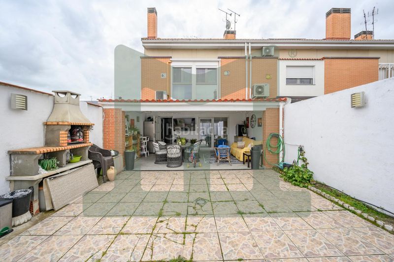 Foto c395dc59-4ce7-4a9b-8044-efec1ccdf275. Casa aparellada amb calefacció aparcament a Laguna Park Parla