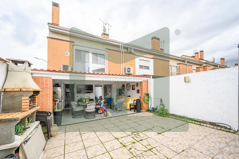 Foto c8f0081d-6e50-4d7a-94dc-aa6fc01045ab. Casa aparellada amb calefacció aparcament a Laguna Park Parla