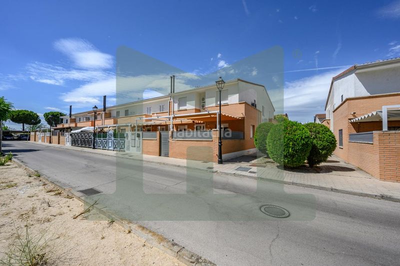 Foto 51cd82f8-fffe-4052-a936-fa058615b7e1. Casa aparellada amb calefacció aparcament a Griñón