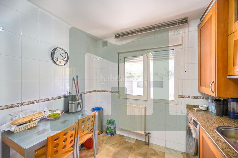 Foto a0463c72-7246-4ebe-9ceb-002e0ebf5183. Casa aparellada amb calefacció aparcament a Griñón