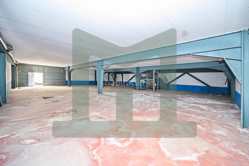 Foto a328a3d2-e9a8-4bfe-b903-ddfe4451c390. Nave industrial en Pintores-Ferial Parla