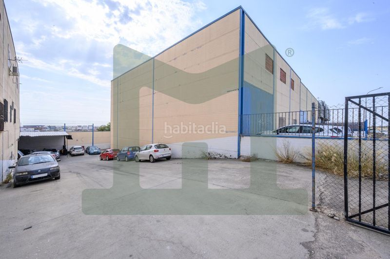 Foto a7e55fcd-d31f-475f-a3c0-22a69eb7f3e4. Nave industrial en Pintores-Ferial Parla