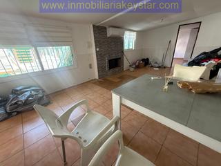 Casa in La Geltrú-Sant Jordi. Terreno con casa en venta